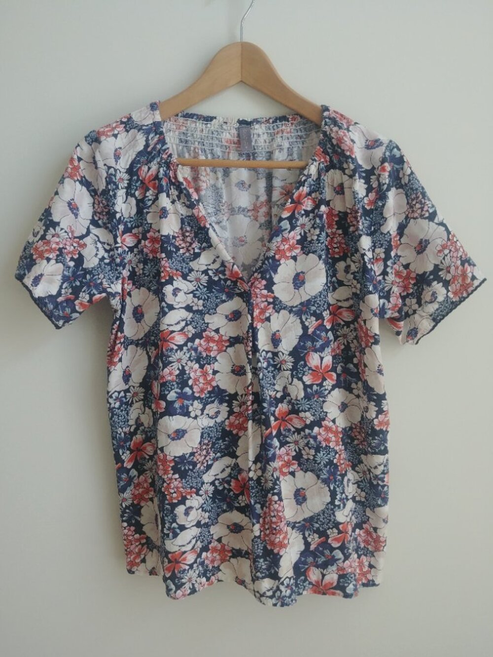 Culture lightweight 100% viscose short sleeve blouse top blue white flower S